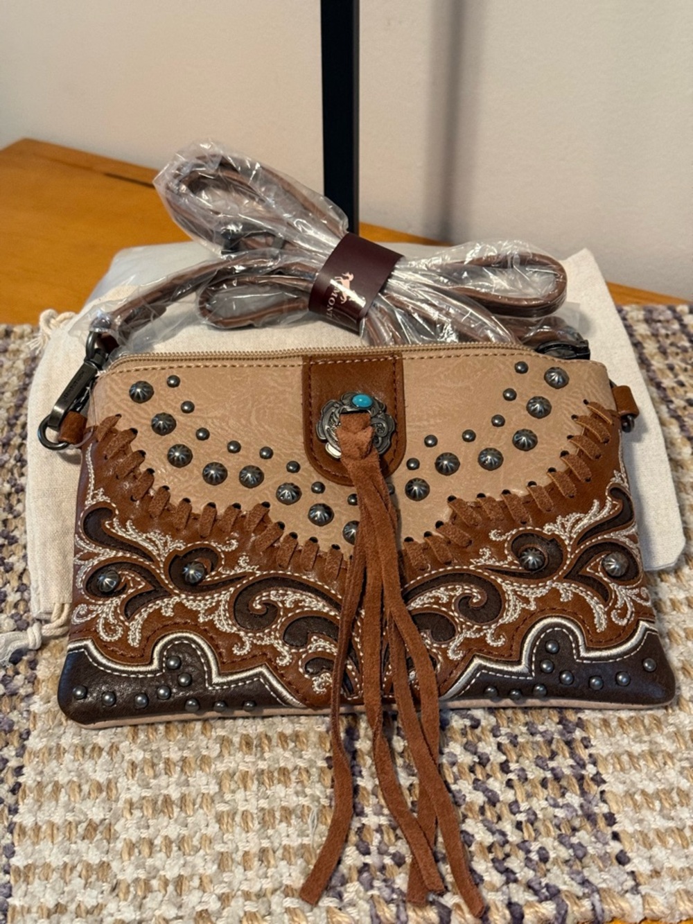 MW Embroidered Cutout Crossbody 🍁Sept Sale - Picture 3 of 5